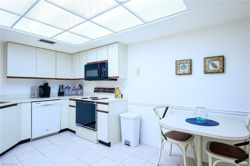 565 Beachwalk Cir, Unit T104, Naples, FL 34108 Photo