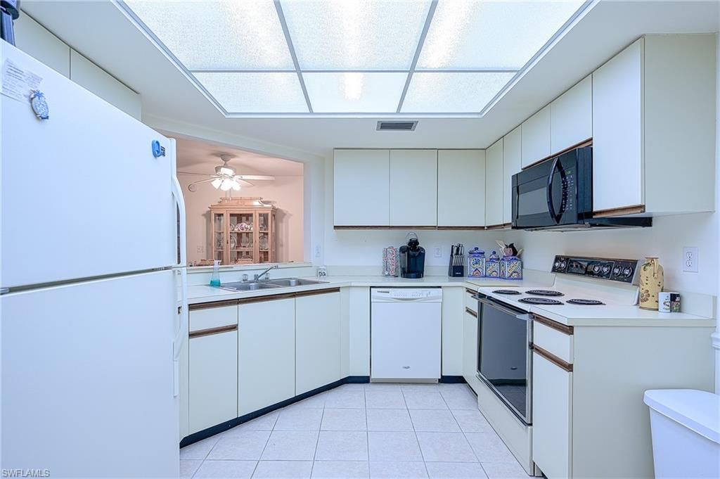 565 Beachwalk Cir, Unit T104, Naples, FL 34108 Photo