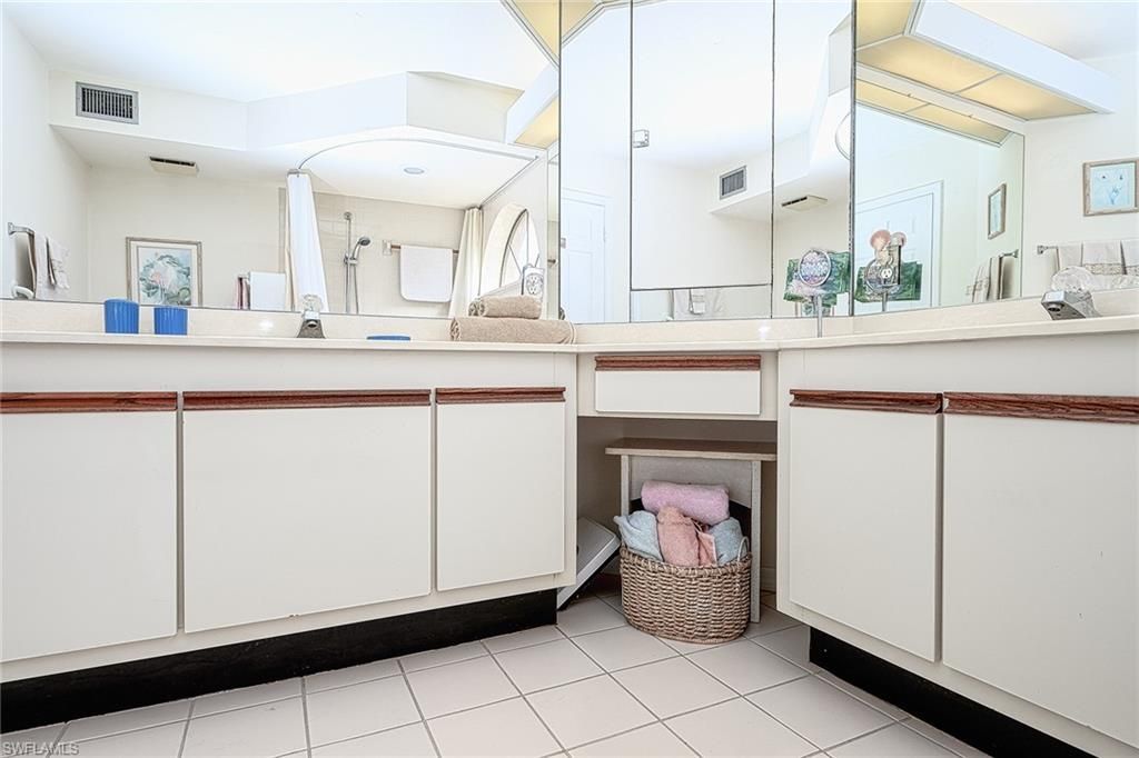 565 Beachwalk Cir, Unit T104, Naples, FL 34108 Photo