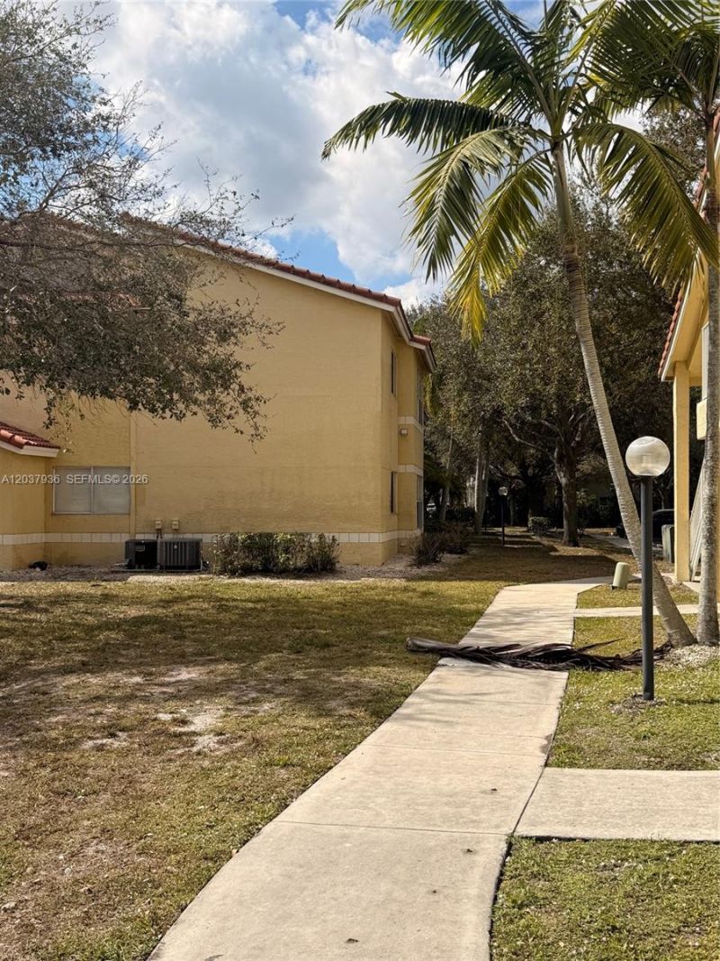 595 Vista Isles Dr , Unit 1912, Sunrise, FL 33325 Photo