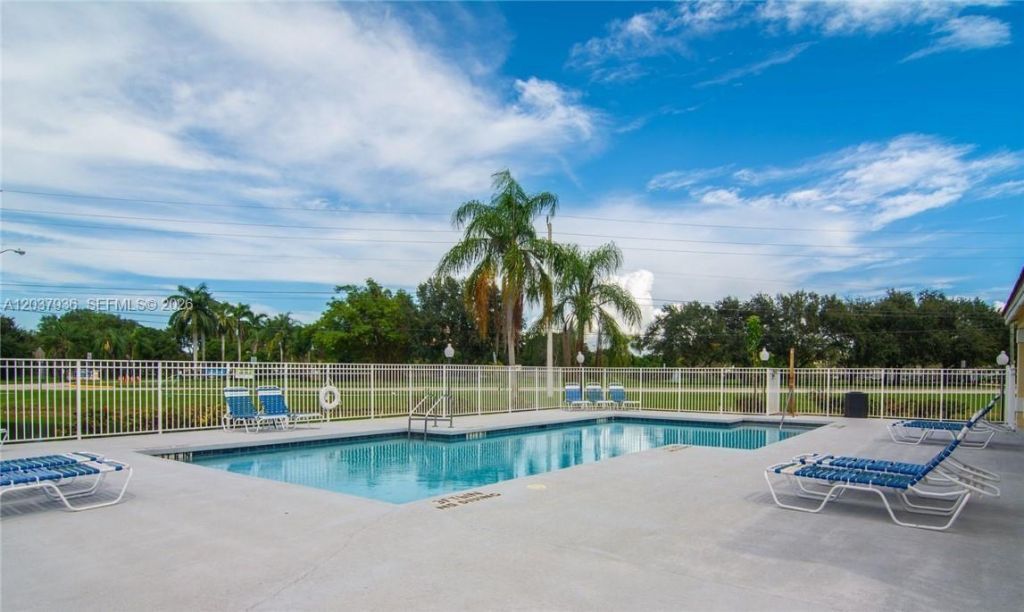 595 Vista Isles Dr , Unit 1912, Sunrise, FL 33325 Photo