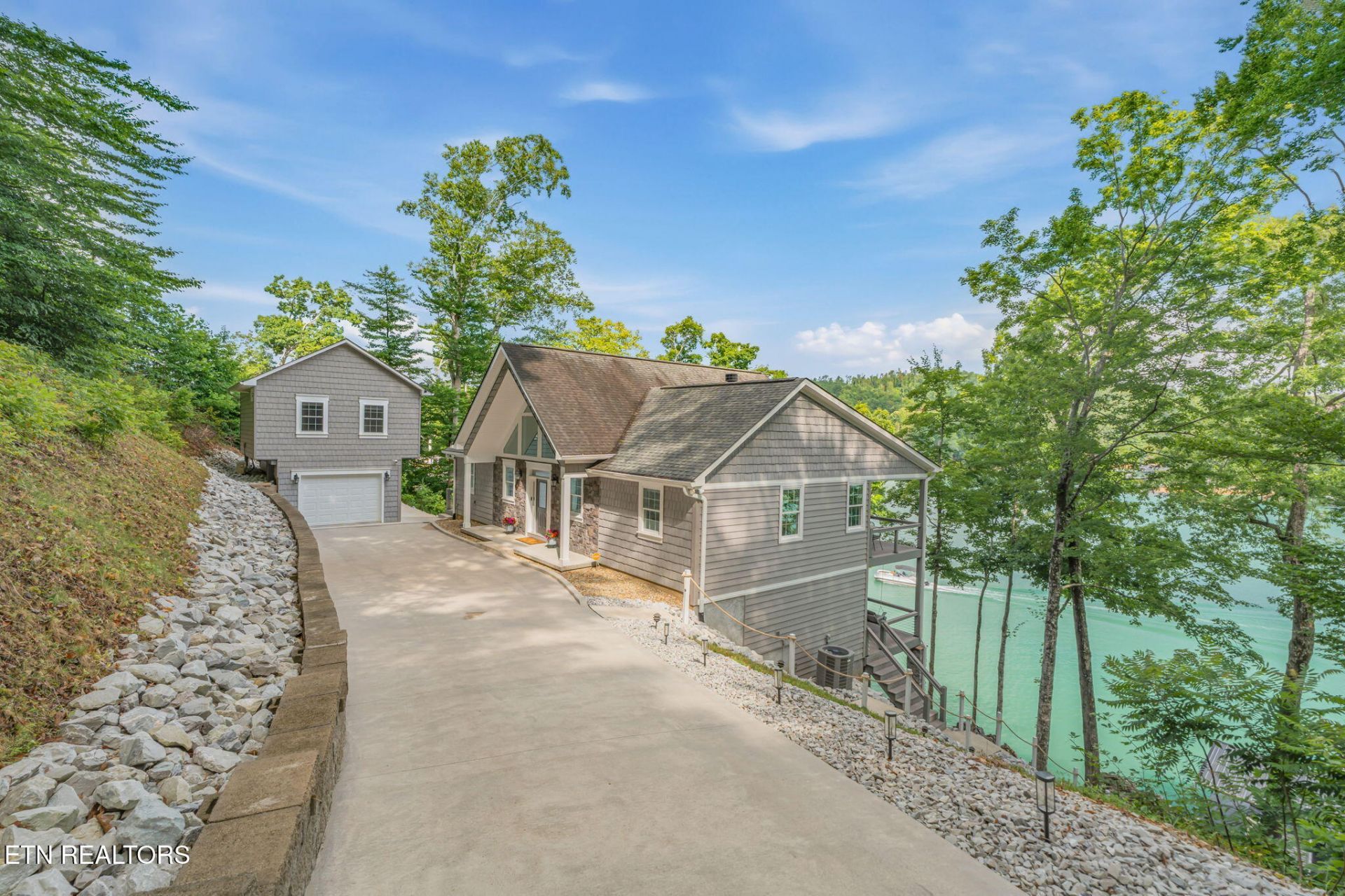 1779 Cove Pointe Rd, Lafollette, TN 37766 Main Photo