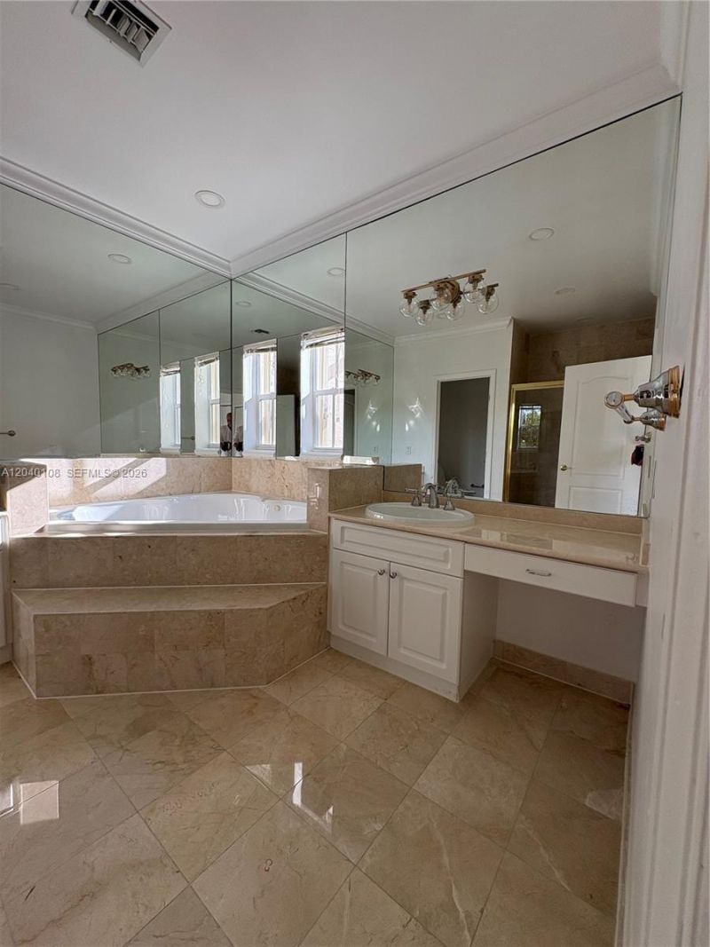 18410 NE 30th Ave, Unit 18410, Aventura, FL 33160 Photo