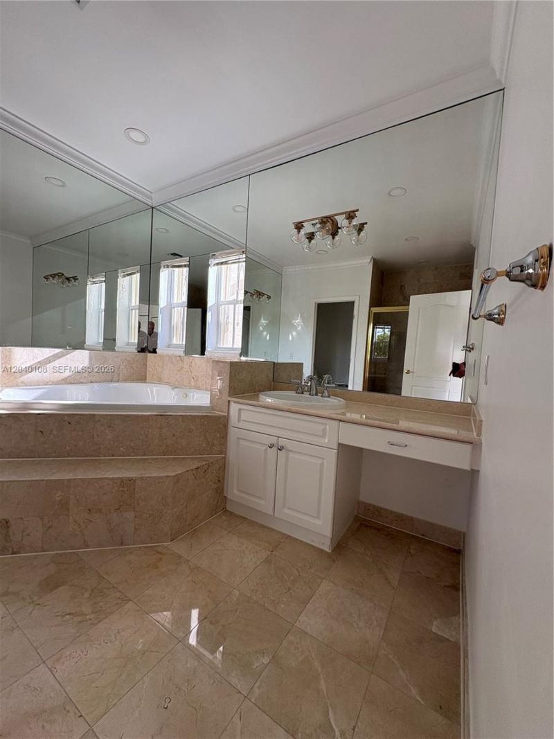 18410 NE 30th Ave, Unit 18410, Aventura, FL 33160 Photo