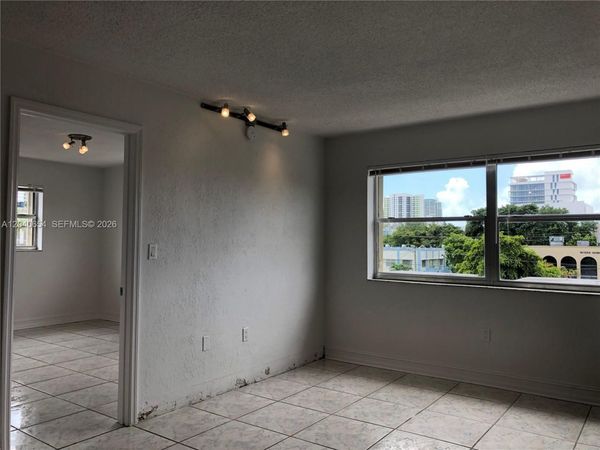 444 SW 4th St , Unit 404, Miami, FL 33130