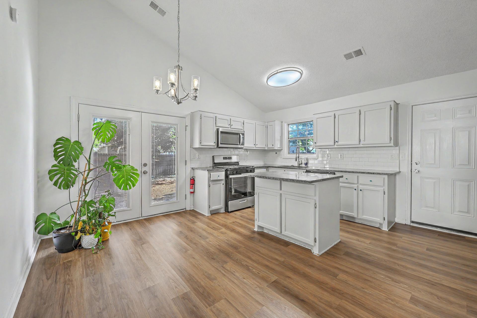 8329 Longridge Road Photo 11
