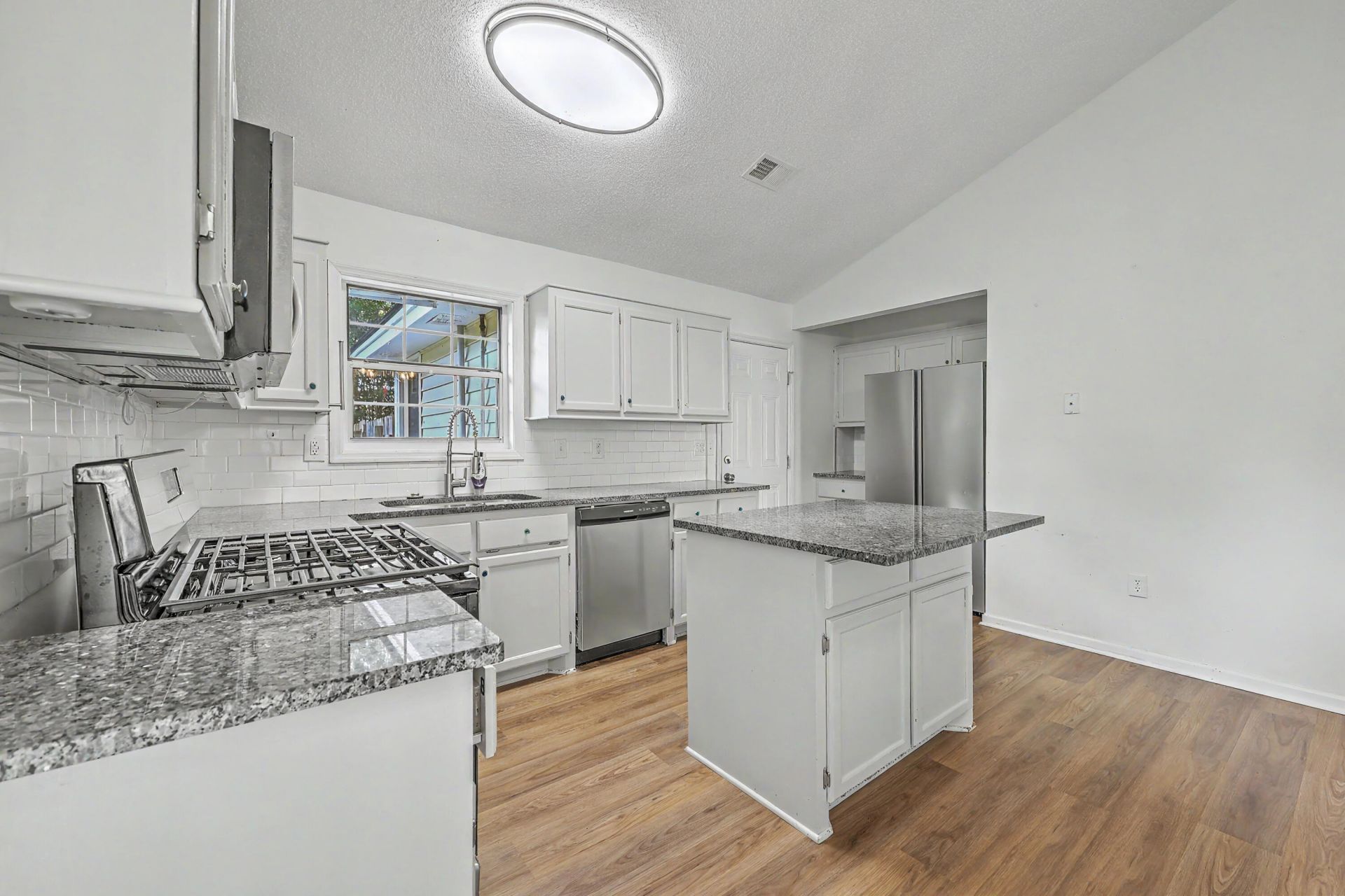 8329 Longridge Road Photo 12