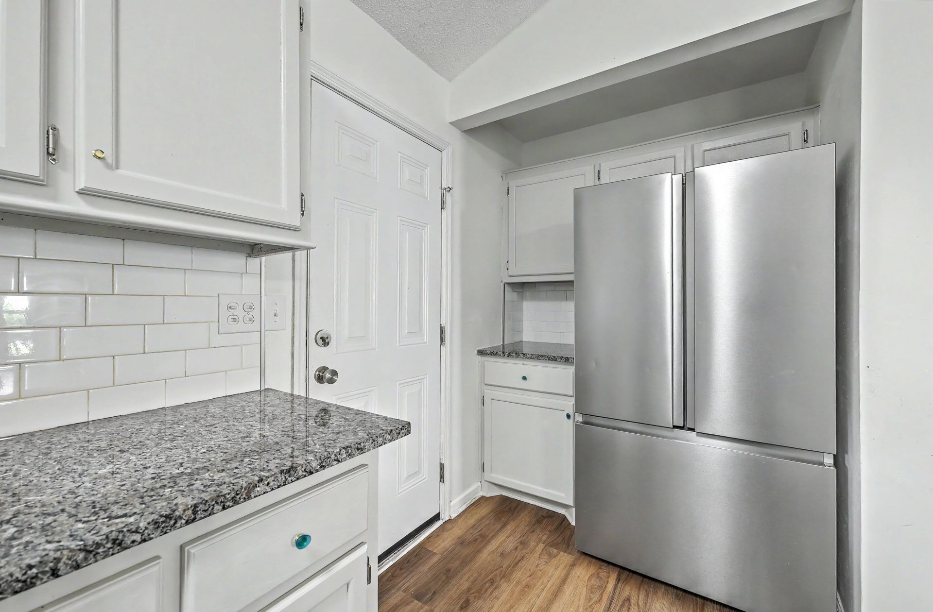 8329 Longridge Road Photo 13