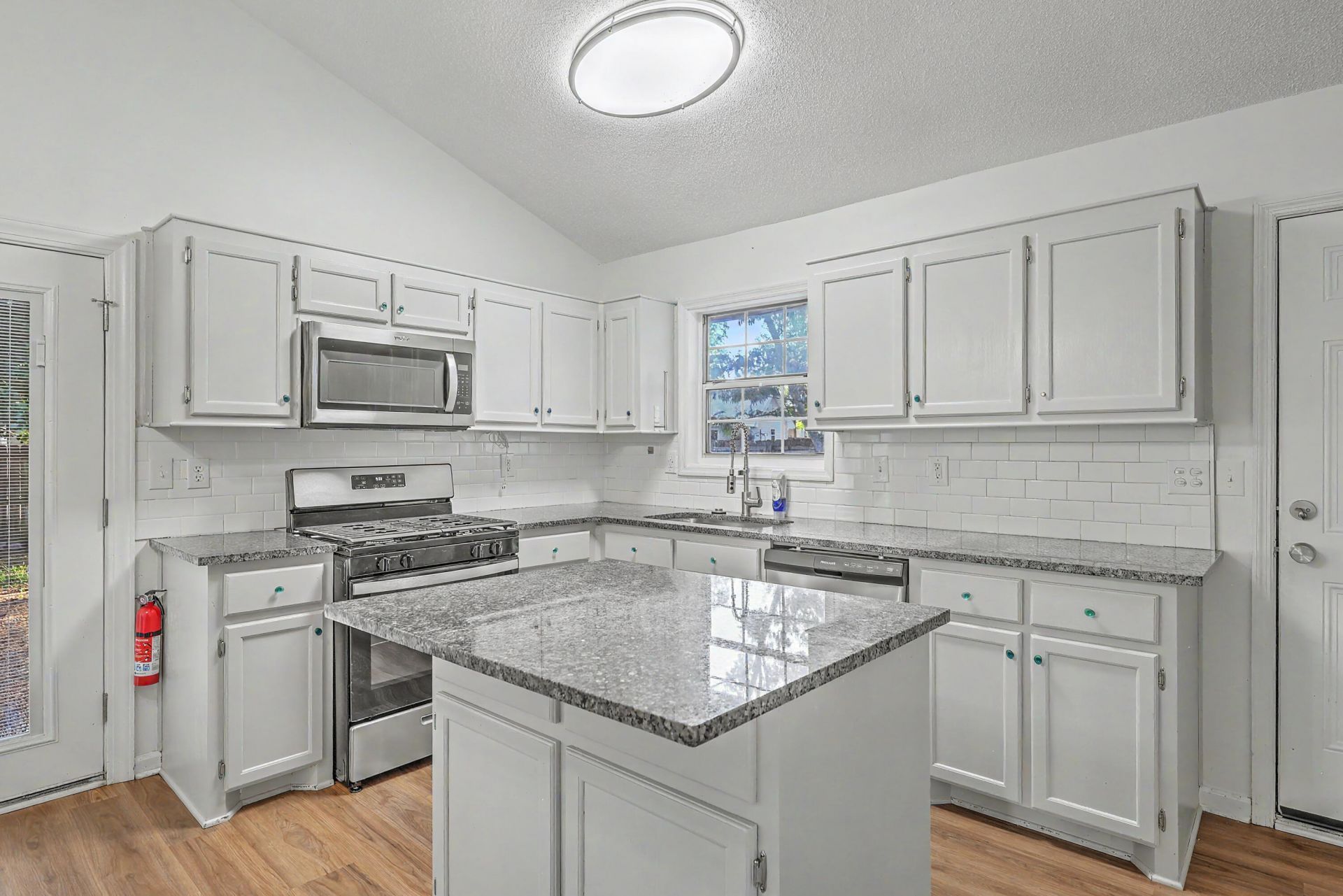 8329 Longridge Road Photo 14