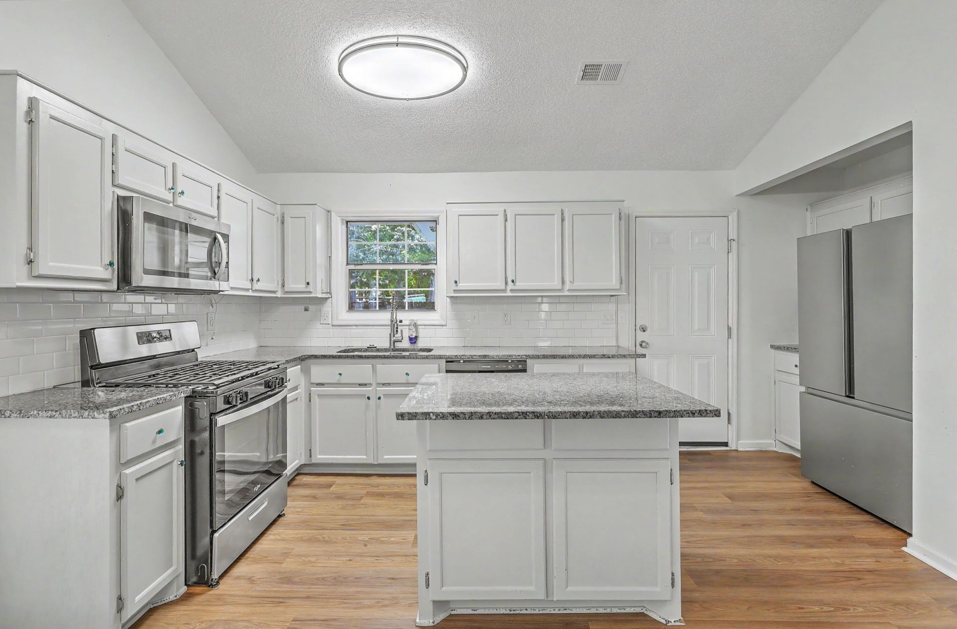 8329 Longridge Road Photo 15