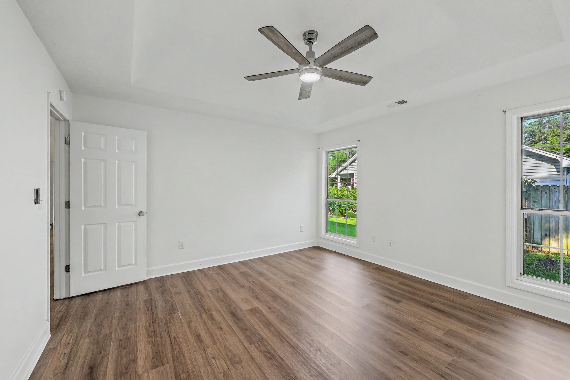 8329 Longridge Road Photo 20