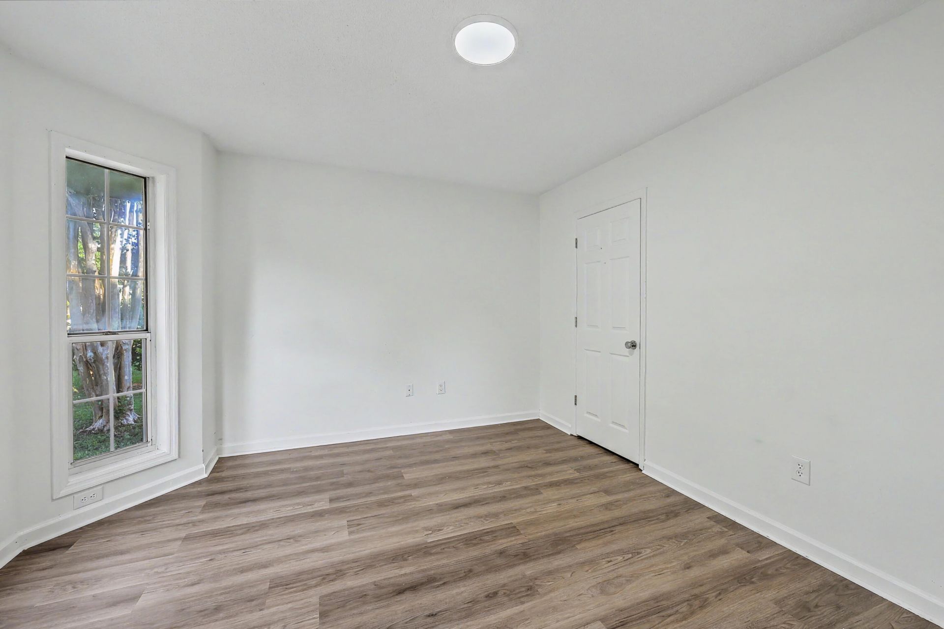 8329 Longridge Road Photo 25