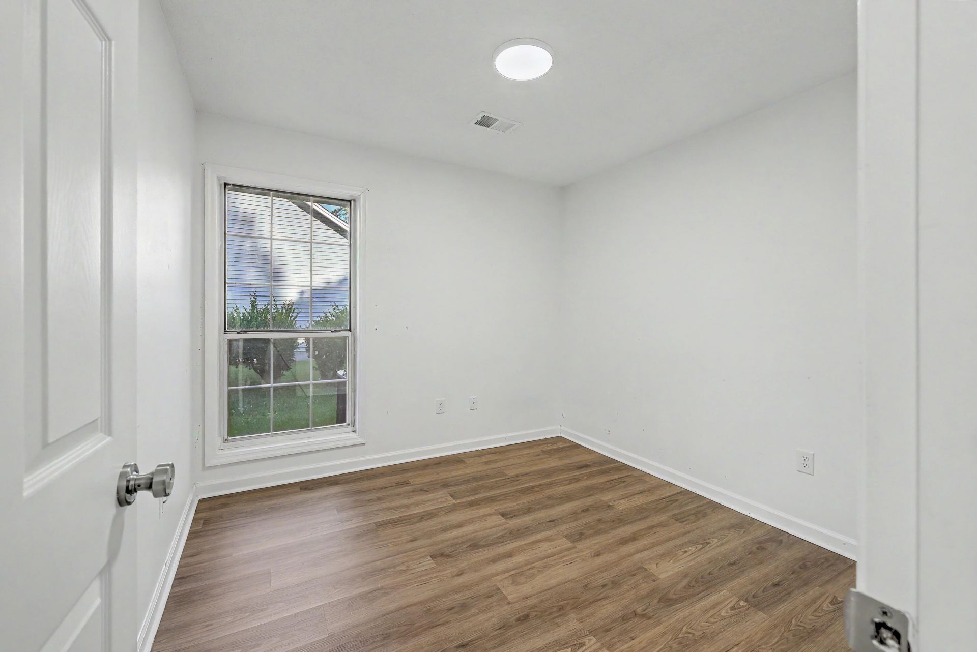 8329 Longridge Road Photo 27