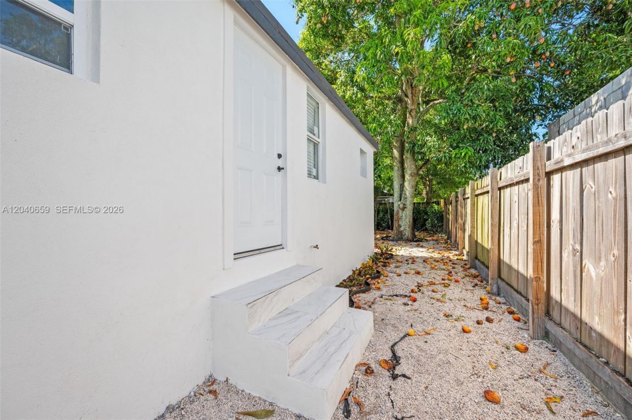 1820 NW 63rd St , Miami, FL 33147 Photo