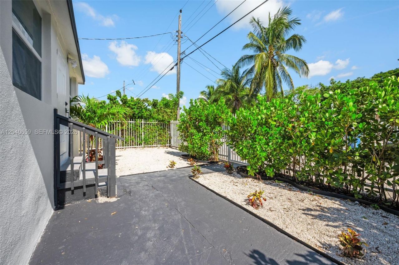 1820 NW 63rd St , Miami, FL 33147 Photo