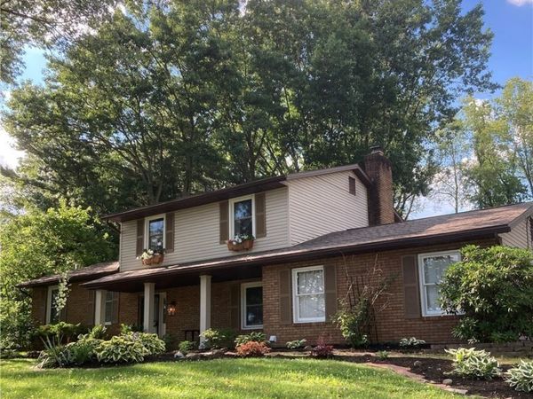 165 Woodsdale Drive , Mogadore, OH 44260
