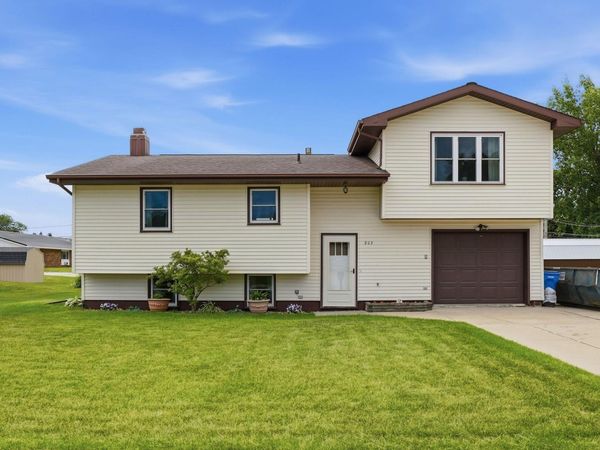 803 Sunset Street, New Hampton, IA 50659