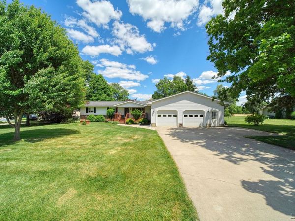2943 Lee Marie , Adrian, MI 49221