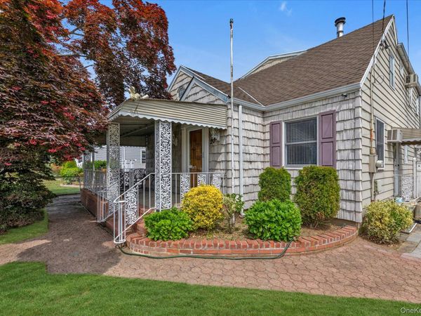20 Francine Drive N, Massapequa, NY 11758