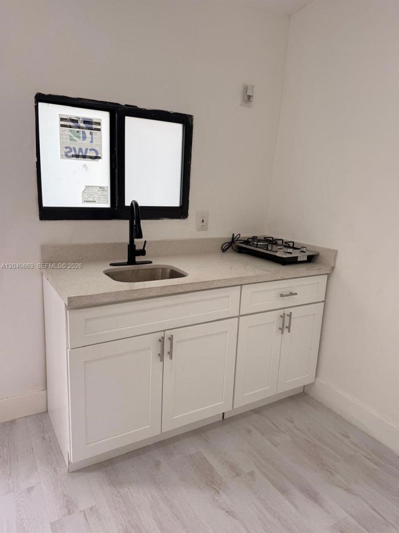860 NW 171st St , Unit b, Miami Gardens, FL 33169 Photo