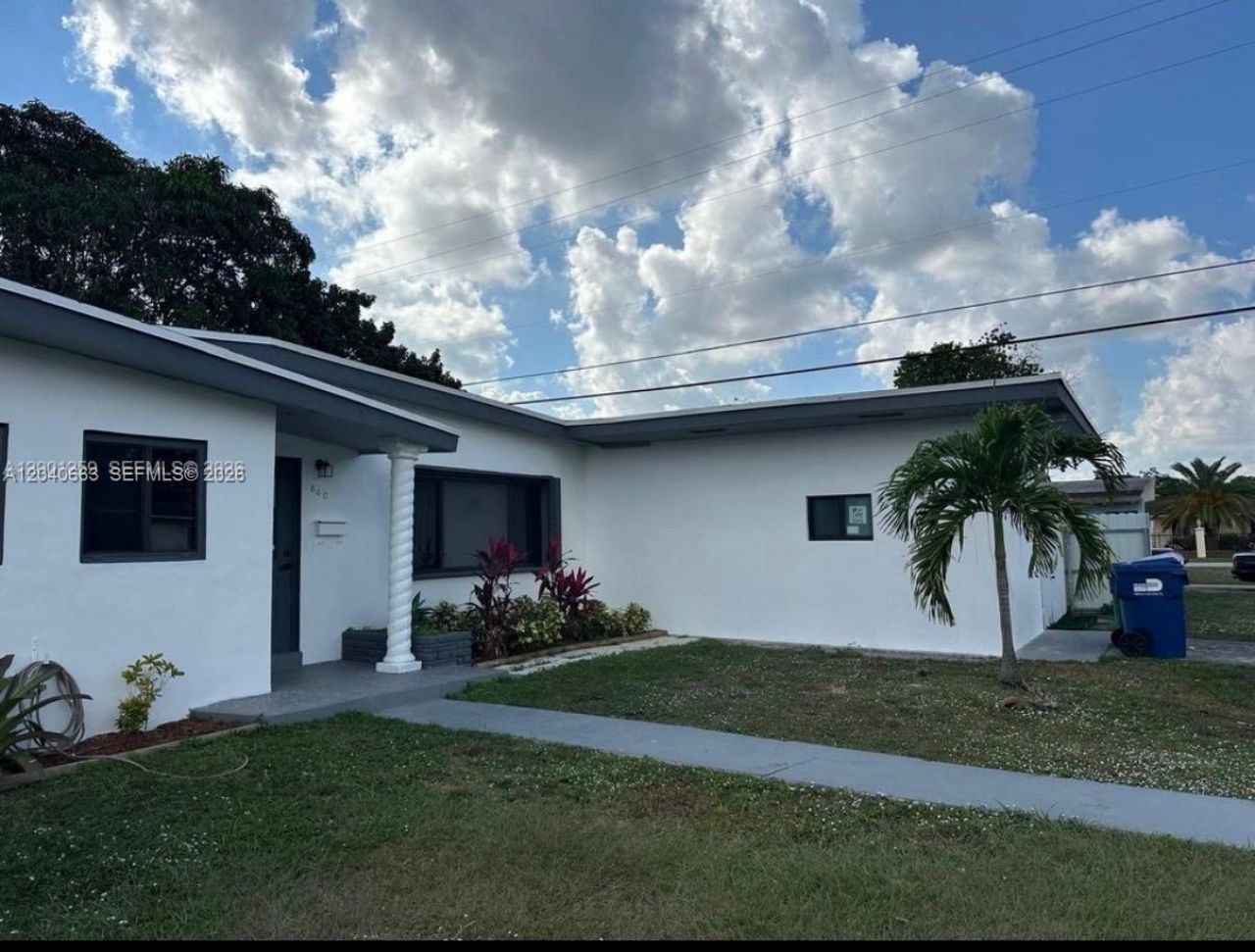 860 NW 171st St , Unit b, Miami Gardens, FL 33169 Photo