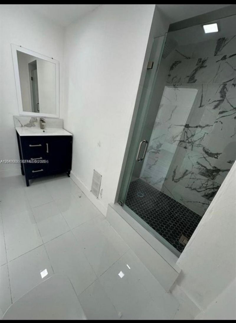 860 NW 171st St , Unit b, Miami Gardens, FL 33169 Photo