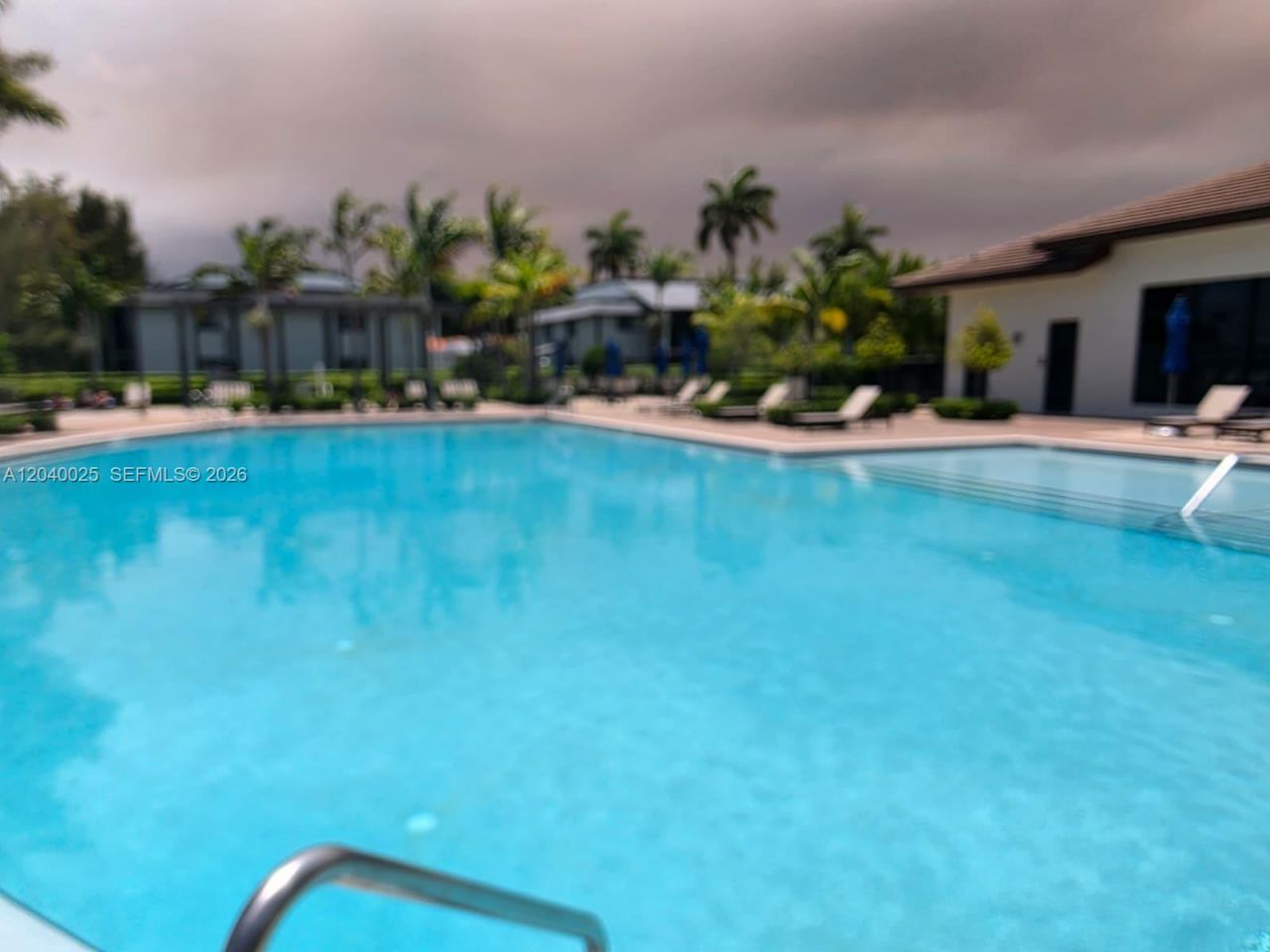 670 NE 207th St , Miami, FL 33179 Photo