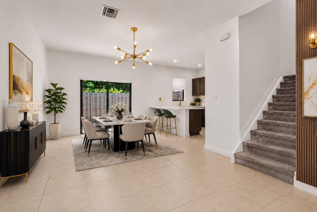 670 NE 207th St, Miami, FL 33179 Photo