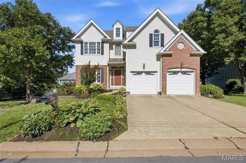 2143 Oak Drive, Saint Louis, MO 63131 Main Photo