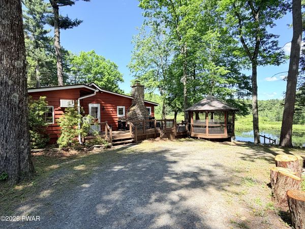 117 Kleinhans Pond Road, Hawley, PA 18428