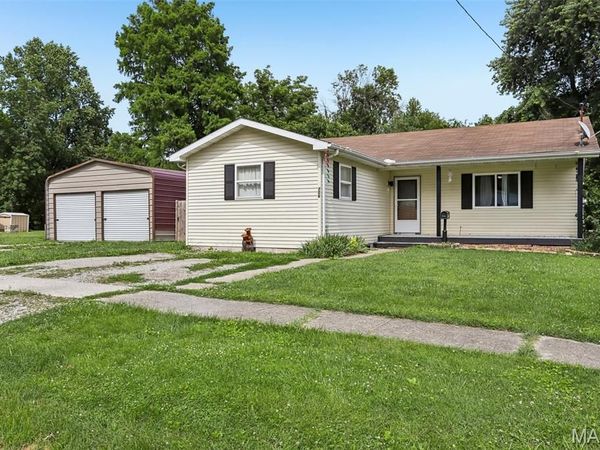706 N Locust Street , Litchfield, IL 62056