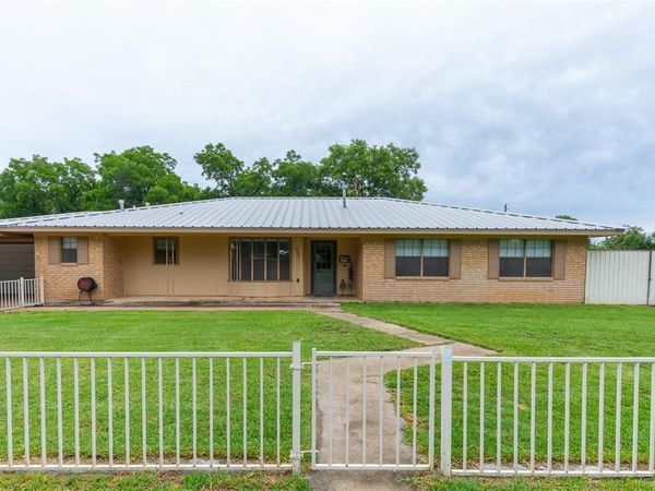 431 Kennedy Street , Clyde, TX 79510