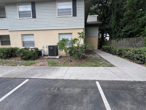 226 THORN TREE PLACE , Unit 226, BRANDON, FL 33510