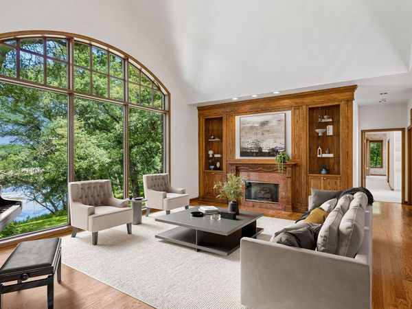 7 Mallard Lane , North Oaks, MN 55127