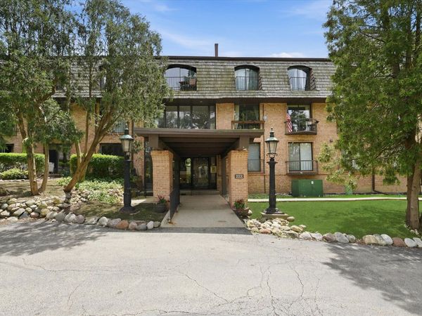 600 W Russell Street, Unit 309, Barrington, IL 60010