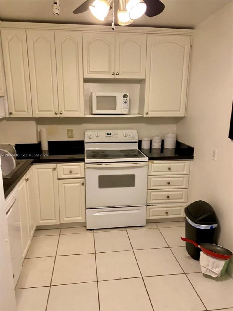 100 Bayview Dr , Unit 726, Sunny Isles Beach, FL 33160 Photo