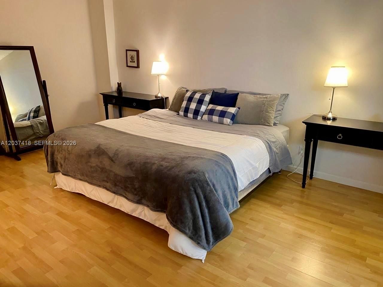 100 Bayview Dr , Unit 726, Sunny Isles Beach, FL 33160 Photo