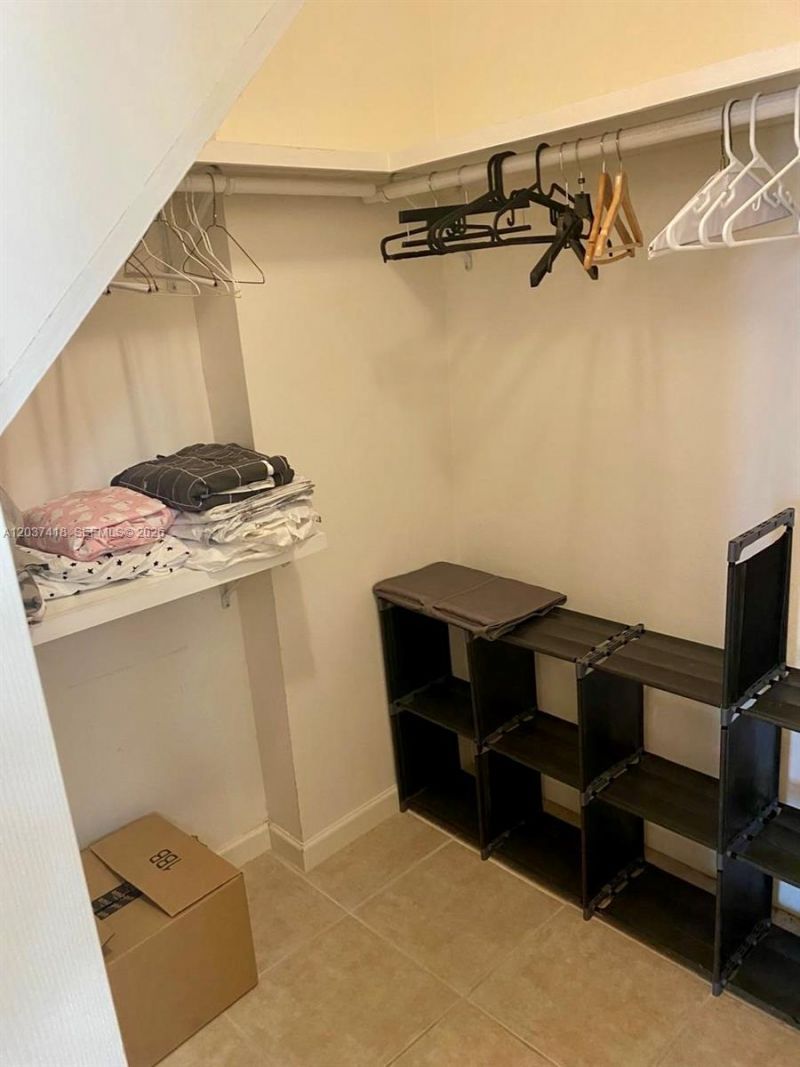 100 Bayview Dr , Unit 726, Sunny Isles Beach, FL 33160 Photo