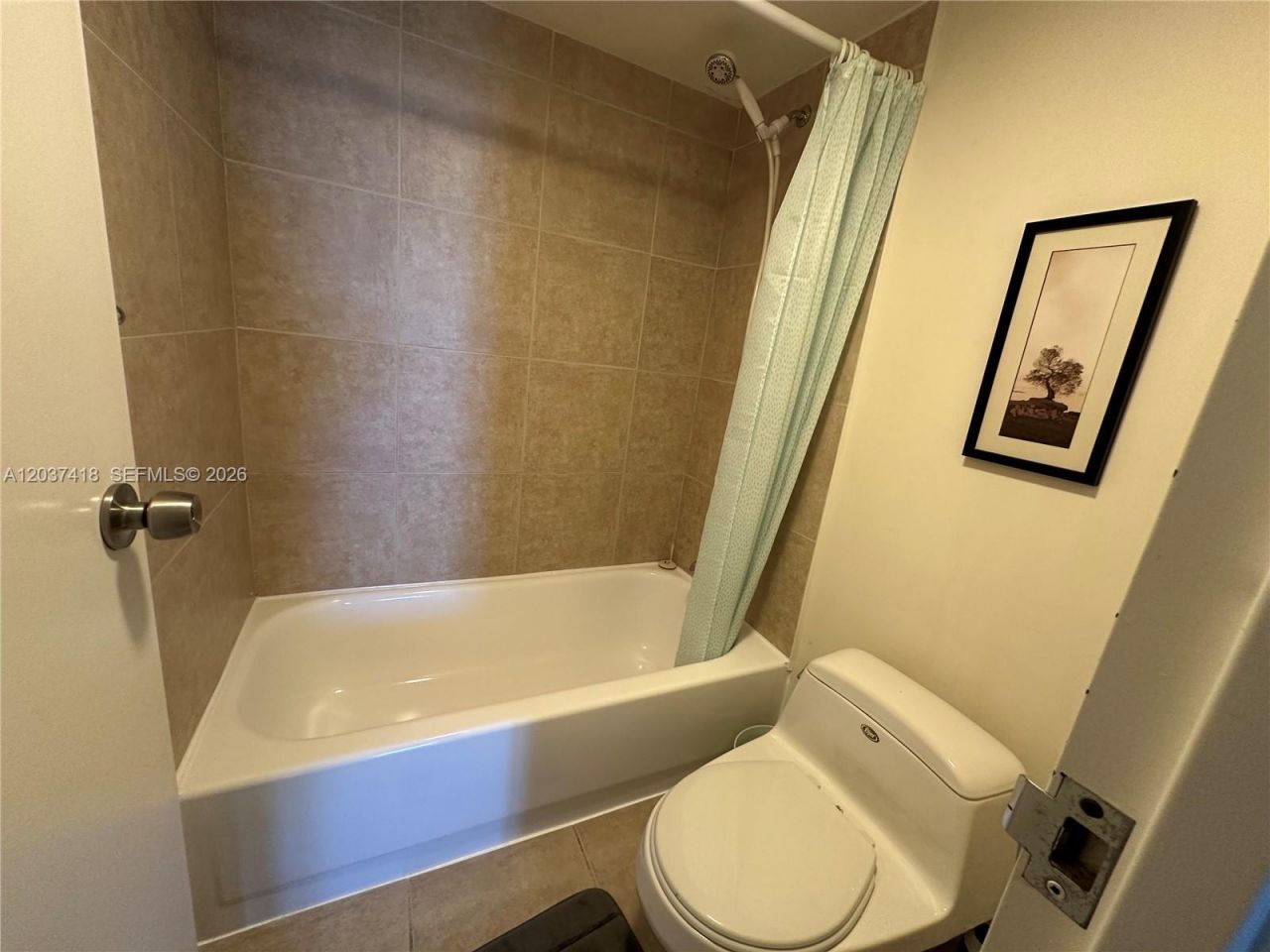 100 Bayview Dr , Unit 726, Sunny Isles Beach, FL 33160 Photo