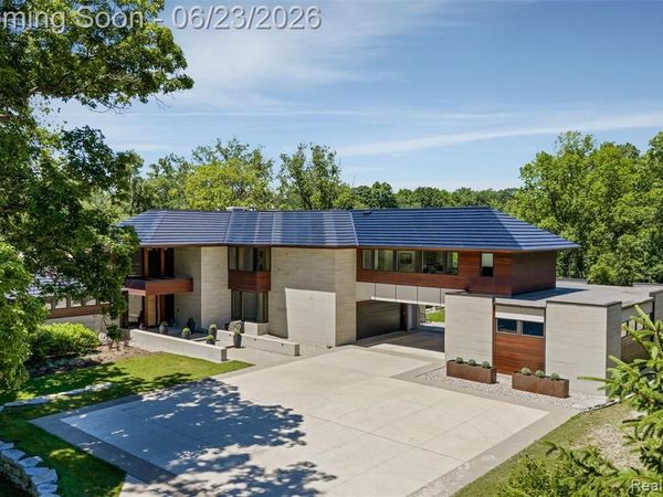 2700 Squirrel Road, Bloomfield Hills, MI 48304