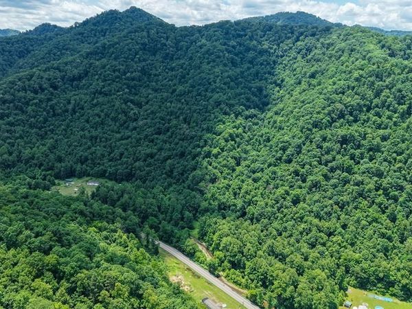 COUNTRY ROAD, CYCLONE, WV 24827