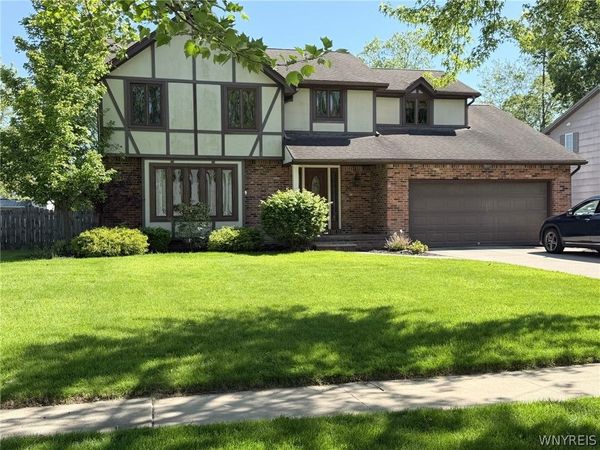 66 Amberwood Drive , Grand Island, NY 14072