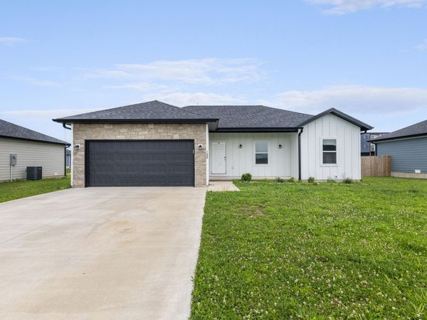 155 W Bluegrass Street , Rogersville, MO 65742