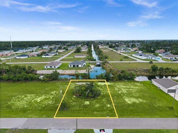 907 NE 32ND TERRACE , CAPE CORAL, FL 33909
