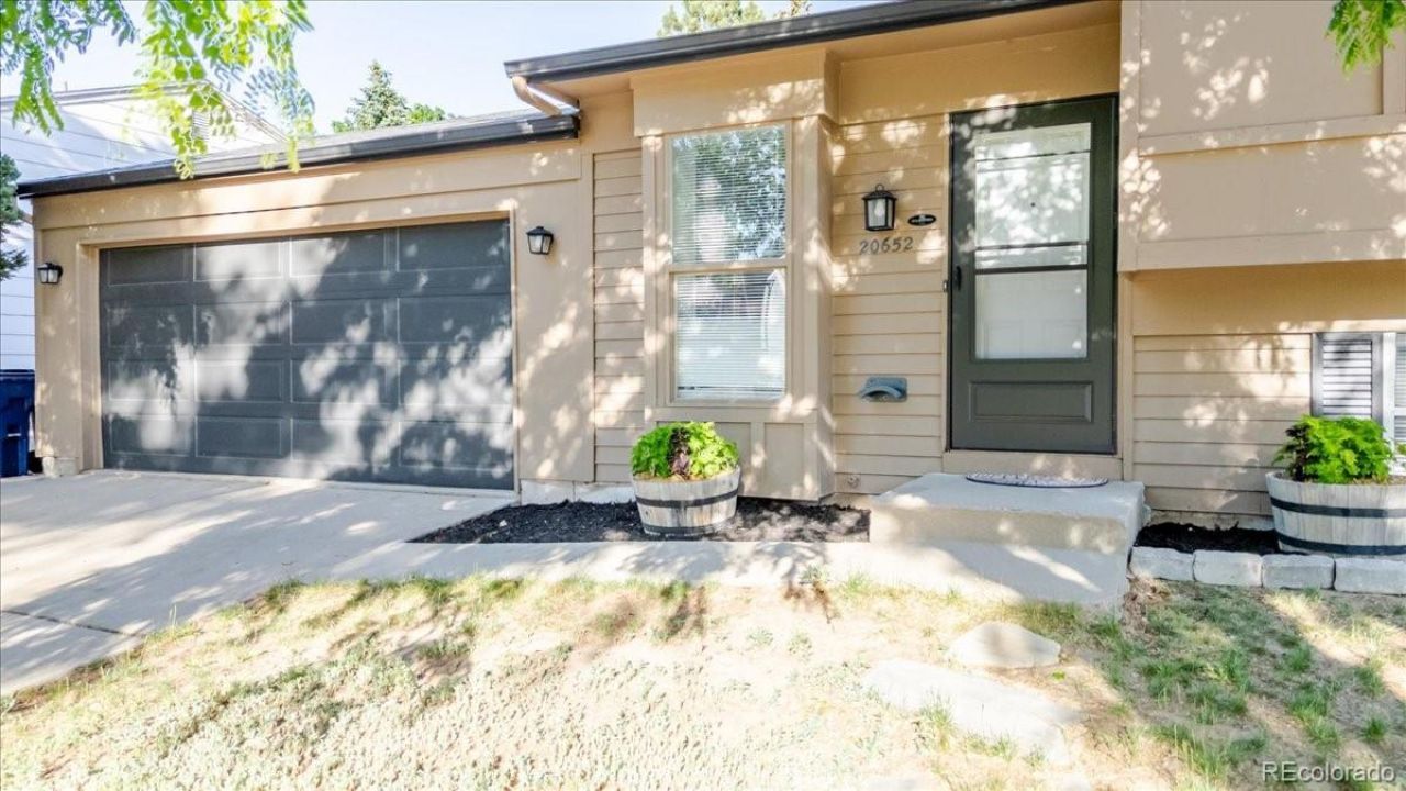 20652 E Batavia Drive, Aurora, CO 80011 Main Photo