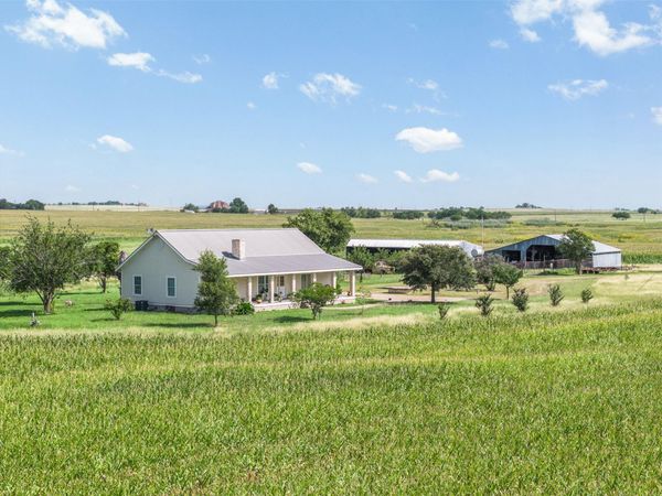 18108 Werchan LN, Coupland, TX 78615