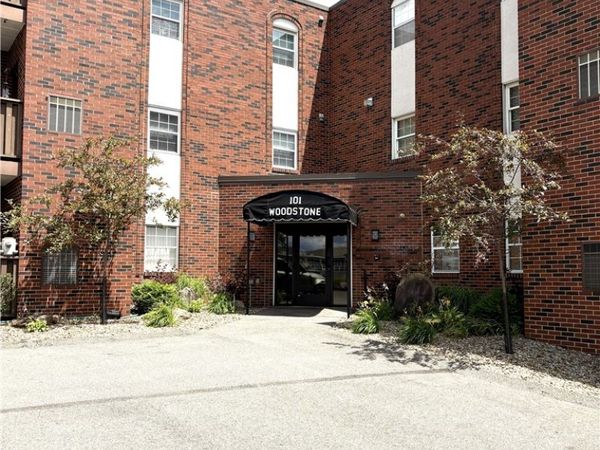 101 Woodstone Lane, Unit 21, New Kensington, PA 15068