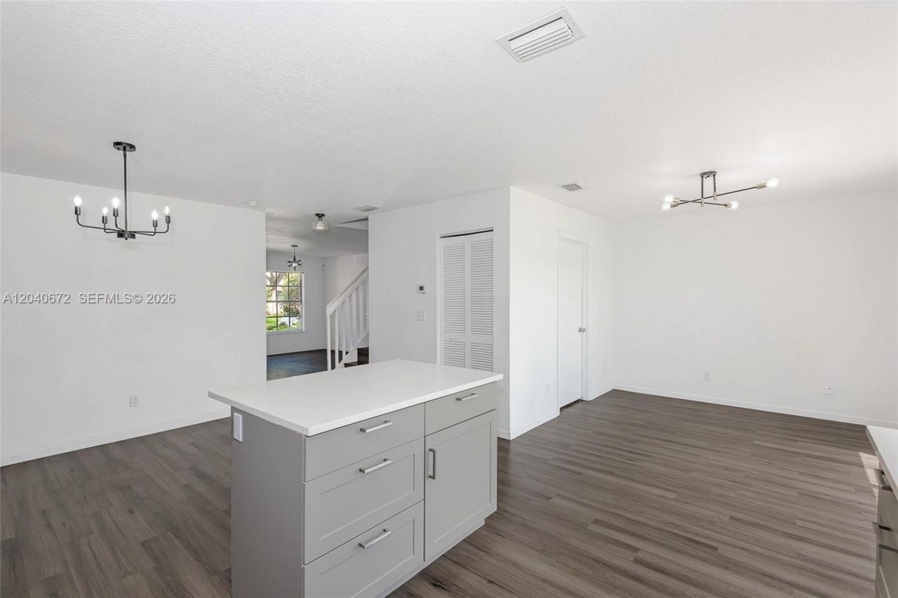 2123 SW 87th Ter, Miramar, FL 33025 Photo