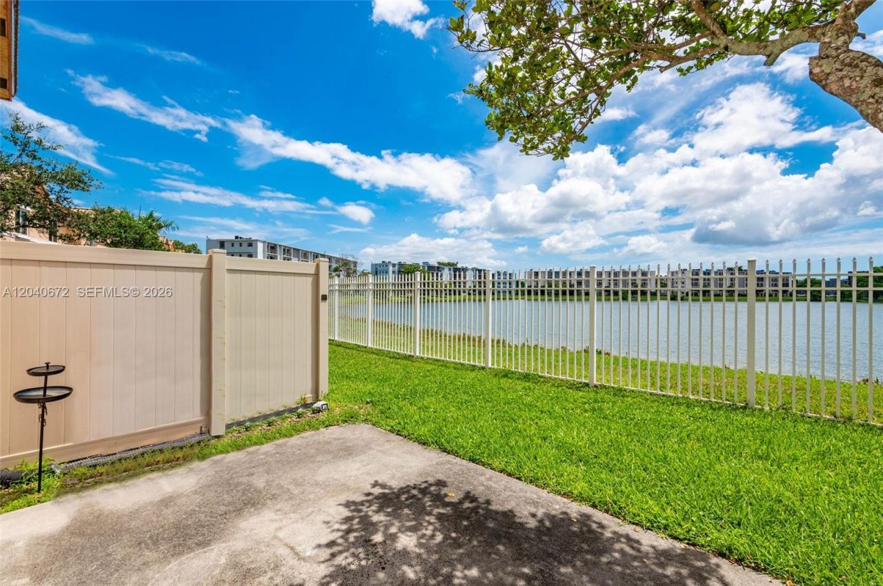 2123 SW 87th Ter, Miramar, FL 33025 Photo