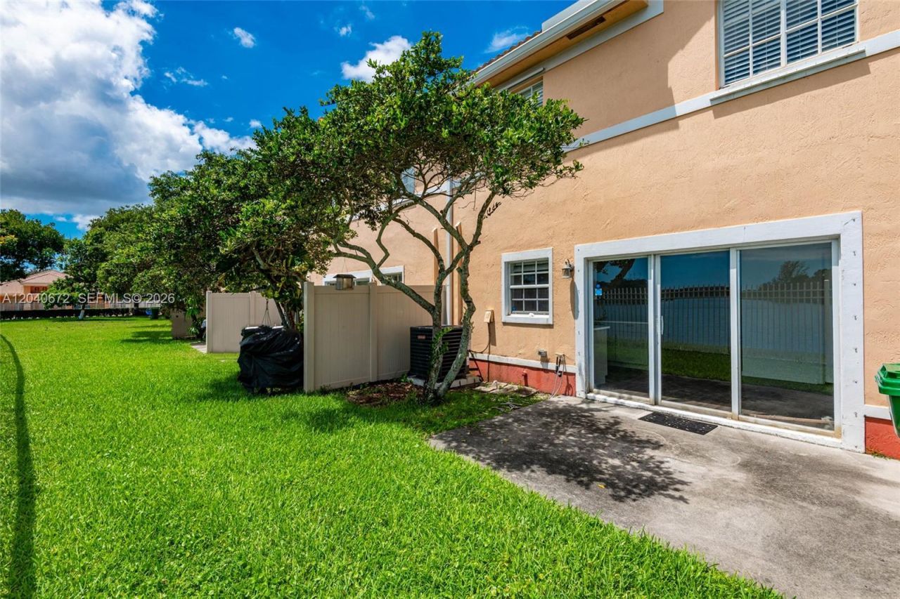 2123 SW 87th Ter, Miramar, FL 33025 Photo